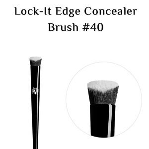 Kat Von D Lock-It Edge Concealer Brush